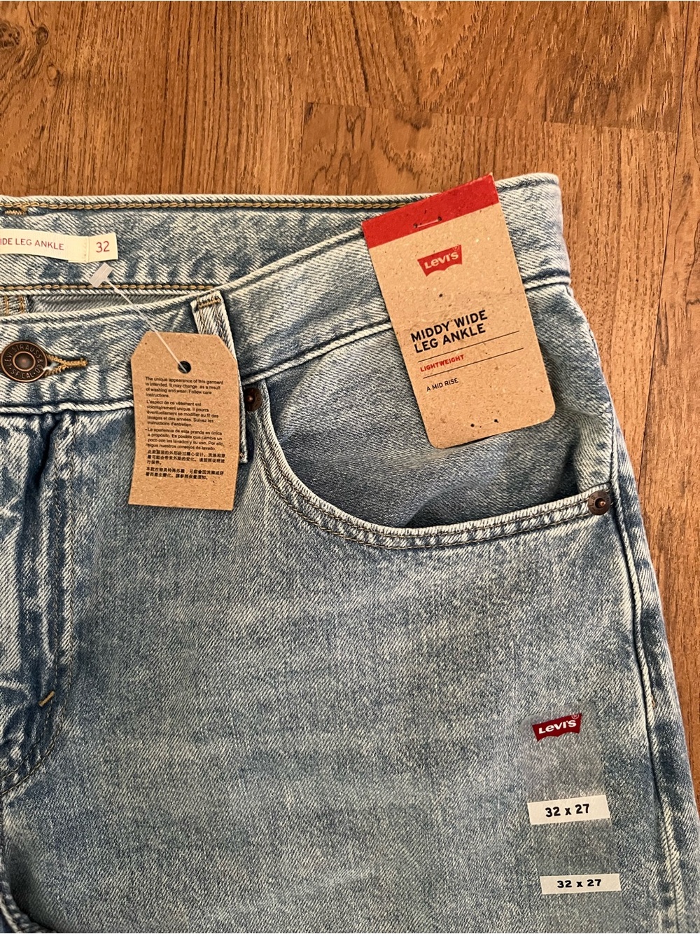 NWT Levi’s Middy Wide Leg Ankle Lightweight Jeans - Picture 6 of 13